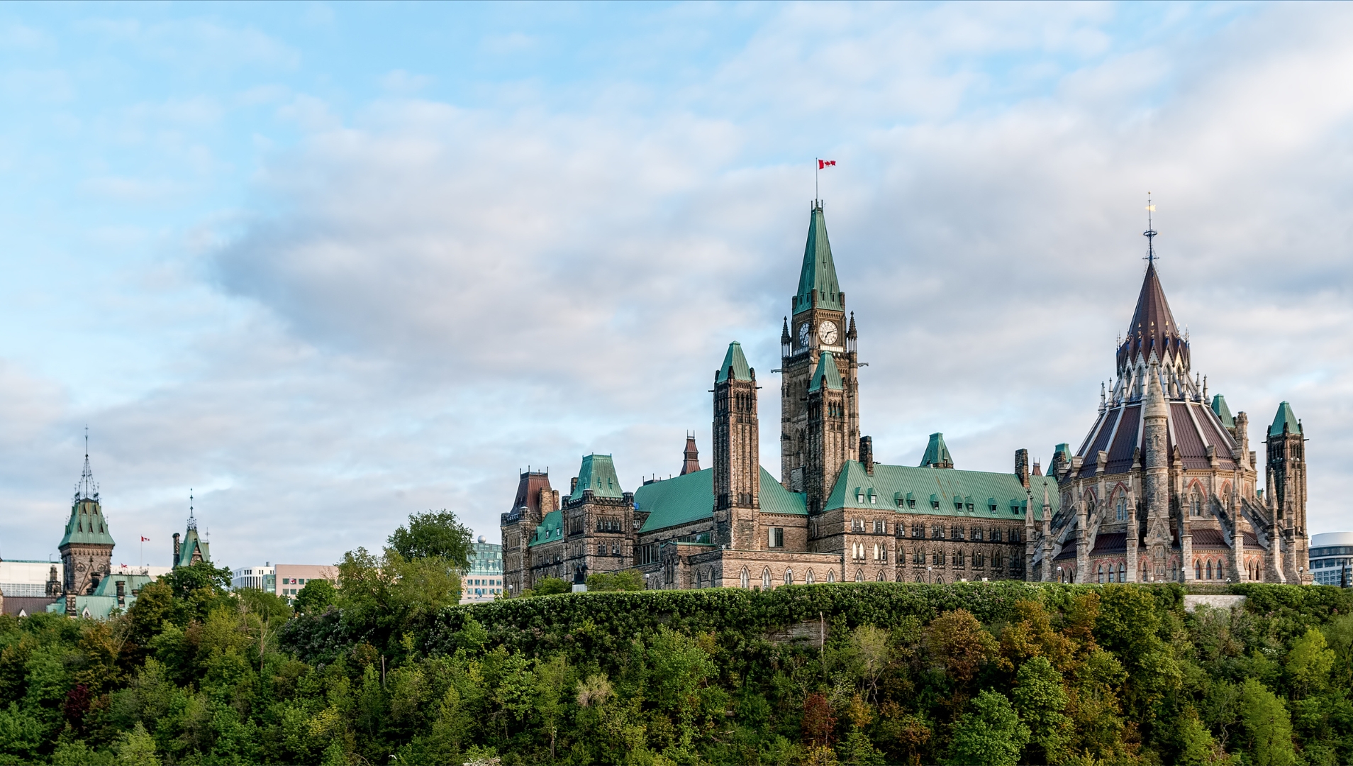 canada cắt giảm cư dân tạm trú
